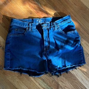 Lee perfectly distressed Jean short